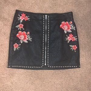 American eagle faux leather skirt